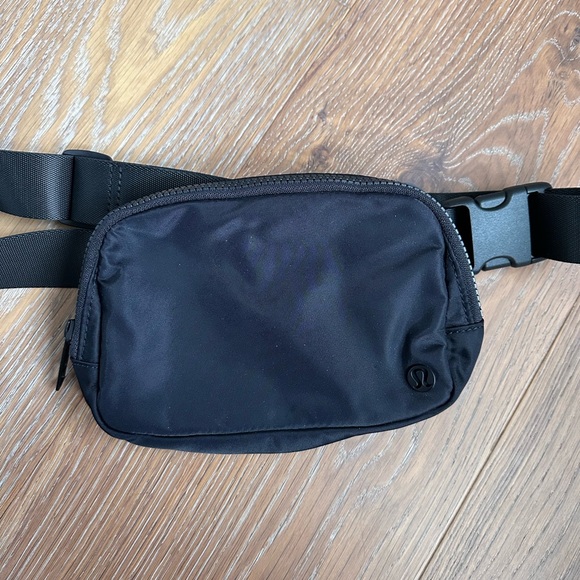 Lululemon belt bag - Picture 1 of 4